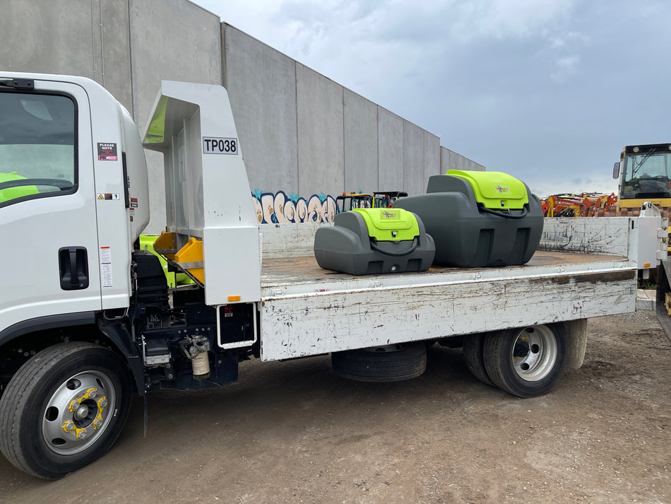 Impact diesel fuel cell securely mounted on an Isuzu tipper truck, ideal for efficient fuel transportation and storage on construction sites. This durable diesel storage solution is compatible with a range of heavy machinery, including excavators and skid steers, ensuring seamless operation in construction and earthmoving projects.