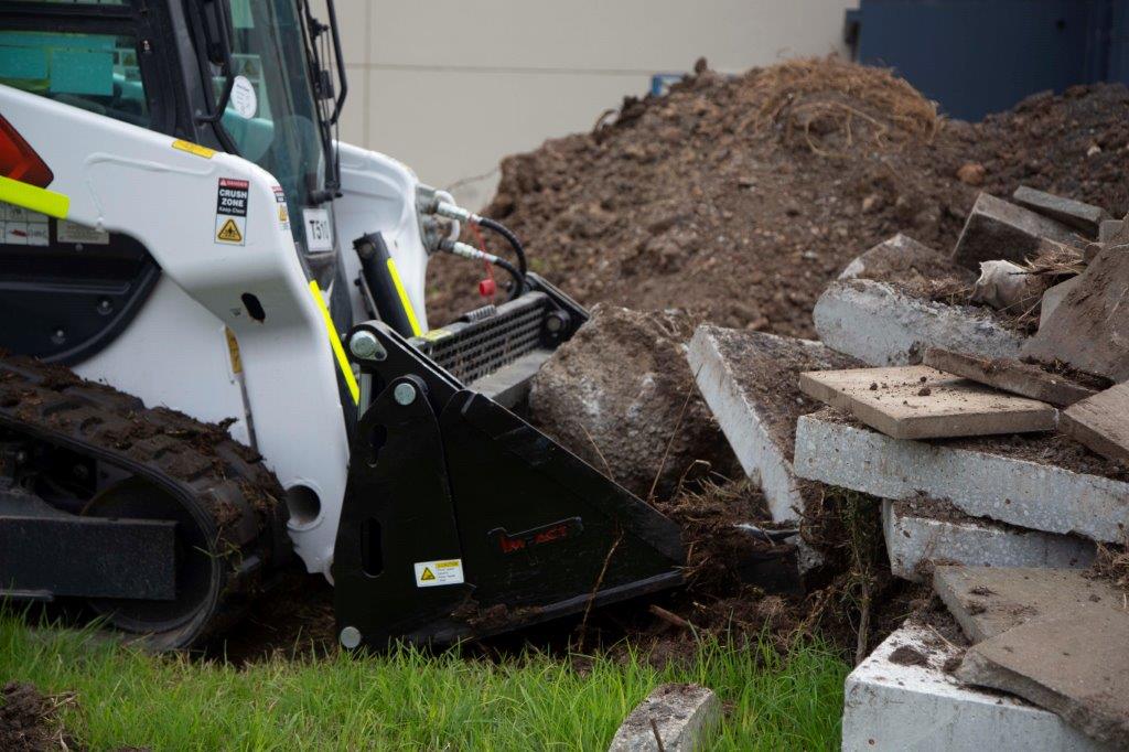 1600mm 4 in 1 bucket with teeth to suit skid steer
