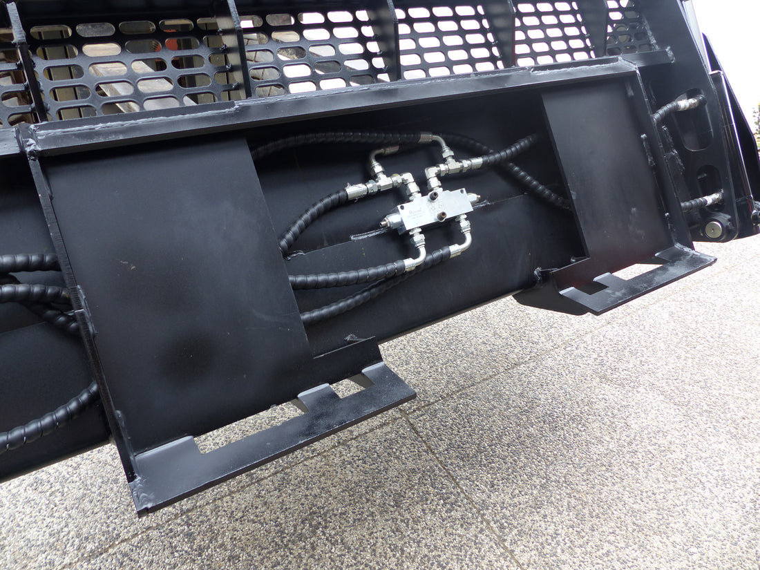 1850mm 4 in 1 bucket with bolt-on edge to suit skid steer